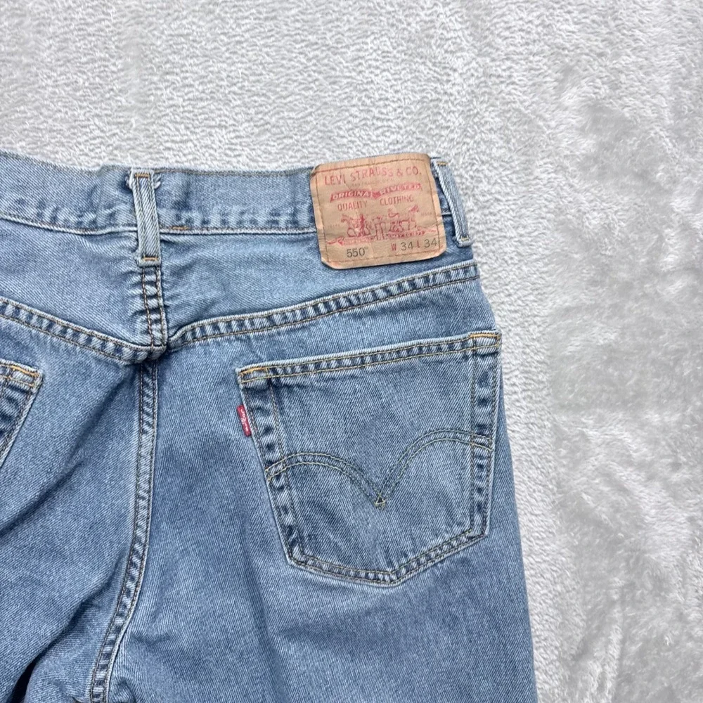 Vintage Y2K Levi's 550 Relaxed Fit Jeans Mens 34x34 Light Wash Blue Tapered Leg